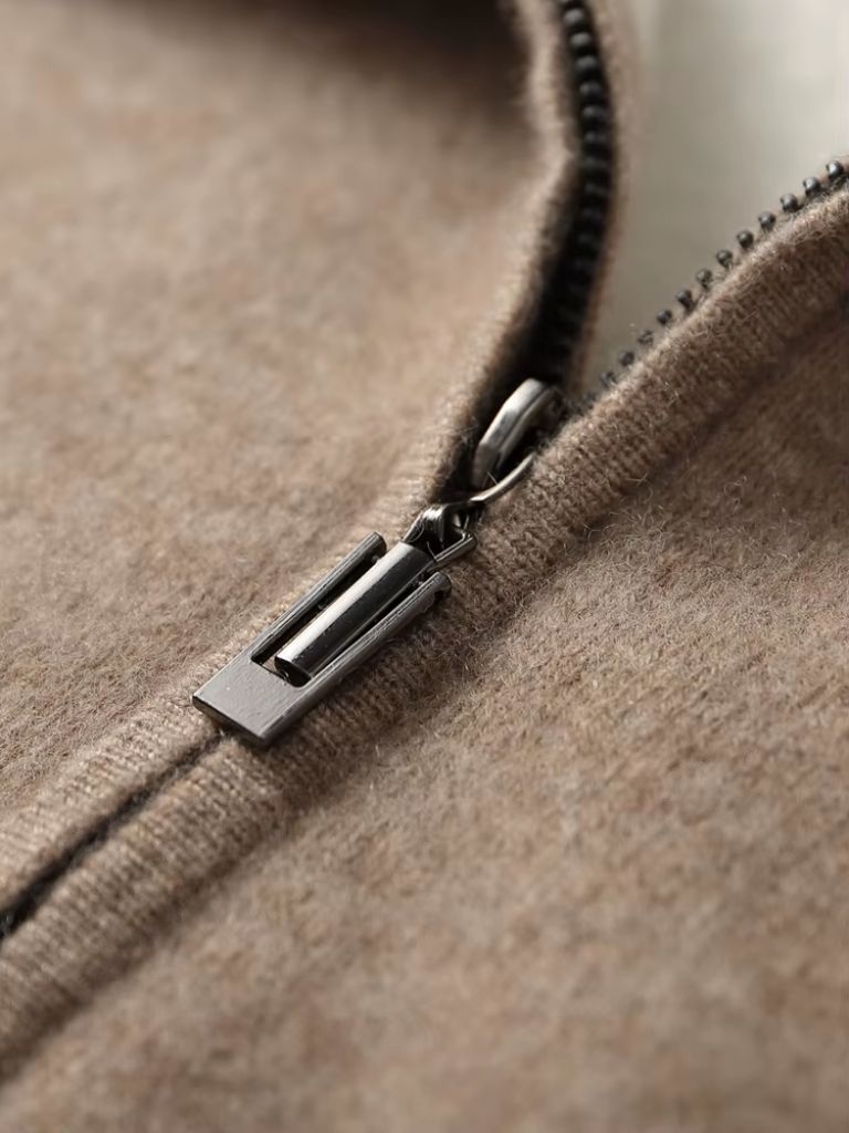 Belvoir Taupe Cashmere Set – Cross & Crown